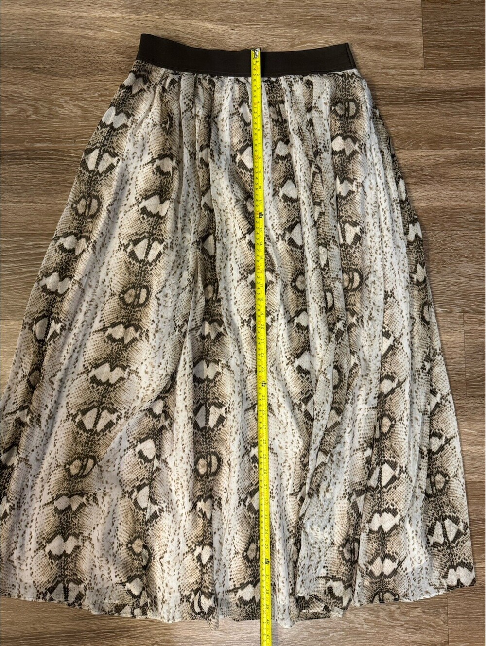 White House Black Market Pleated Snake Print Long Skirt 10 Pull-On Elastic - Picture 2 of 5